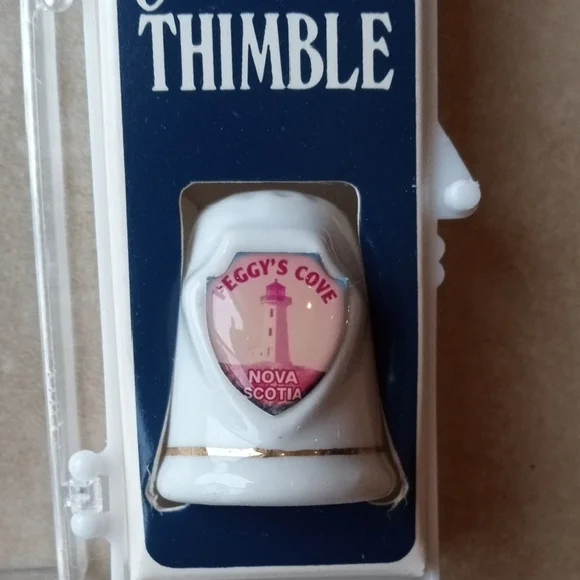 Assorted Collectible Thimbles Set - Picture 8 of 16